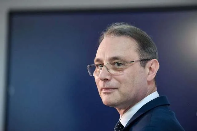 Luca Niculescu pregătește votul pentru noul Guvern în Parlament.