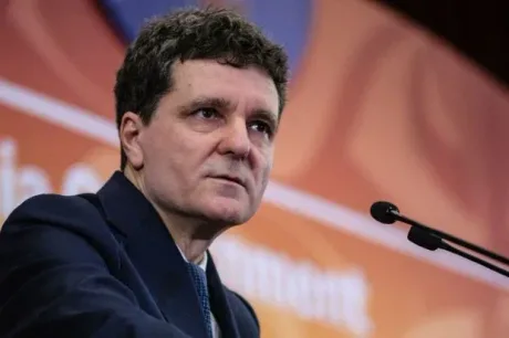 Mihai Chirică discută despre criza politică și necesitatea dialogului între partide.
