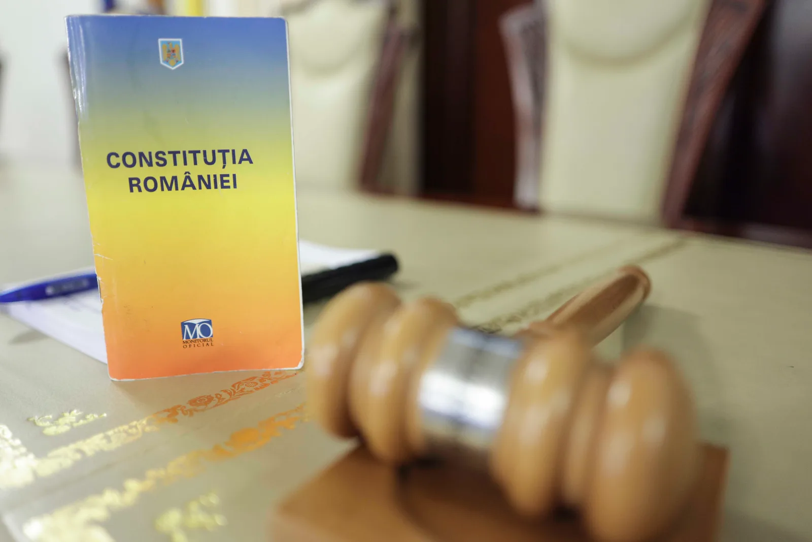 Decizia CCR privind obligațiile de integritate pentru parteneri neoficiali.