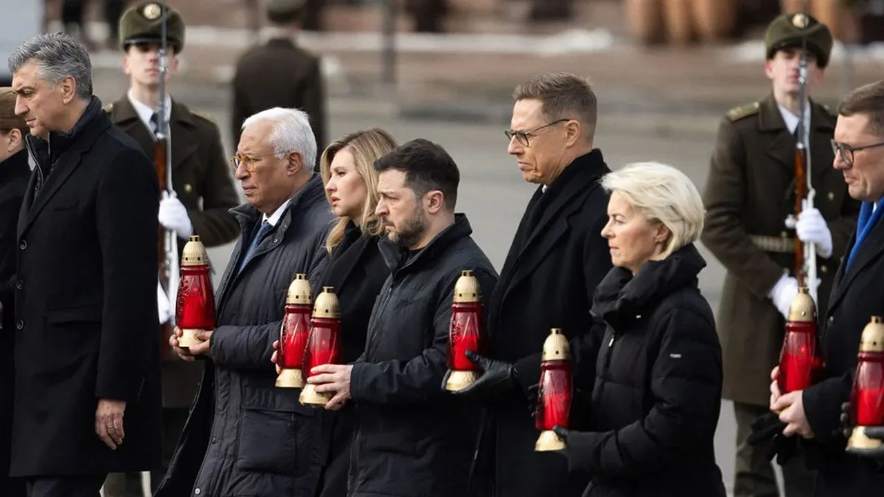 Ursula von der Leyen și lideri europeni la ceremonie solemnă.