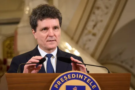 Nicușor Dan discutând despre zborurile prezidențiale și costurile acestora.