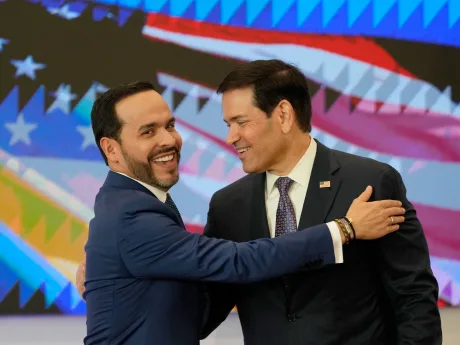 Marco Rubio și Abelardo de la Espriella discutând despre cooperarea economică.