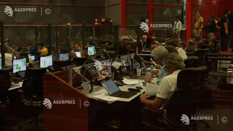 Centrul de control al misiunii, echipă monitorizând lansarea rachetei Ariane 6.