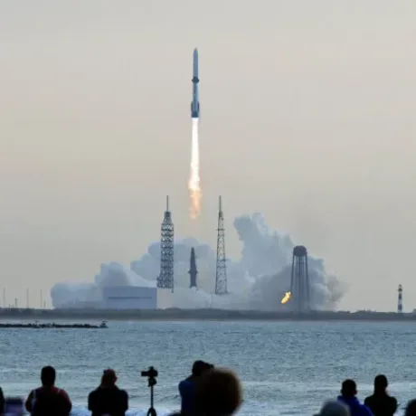 Explozie pe rampa de lansare de la Cape Canaveral.