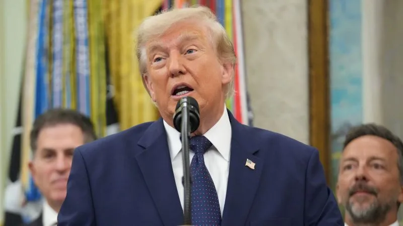Donald Trump discutând despre controversa cartonașului roșu în fotbal.