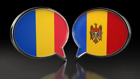 Steagurile României și Moldovei în dialog simbolic despre unire.