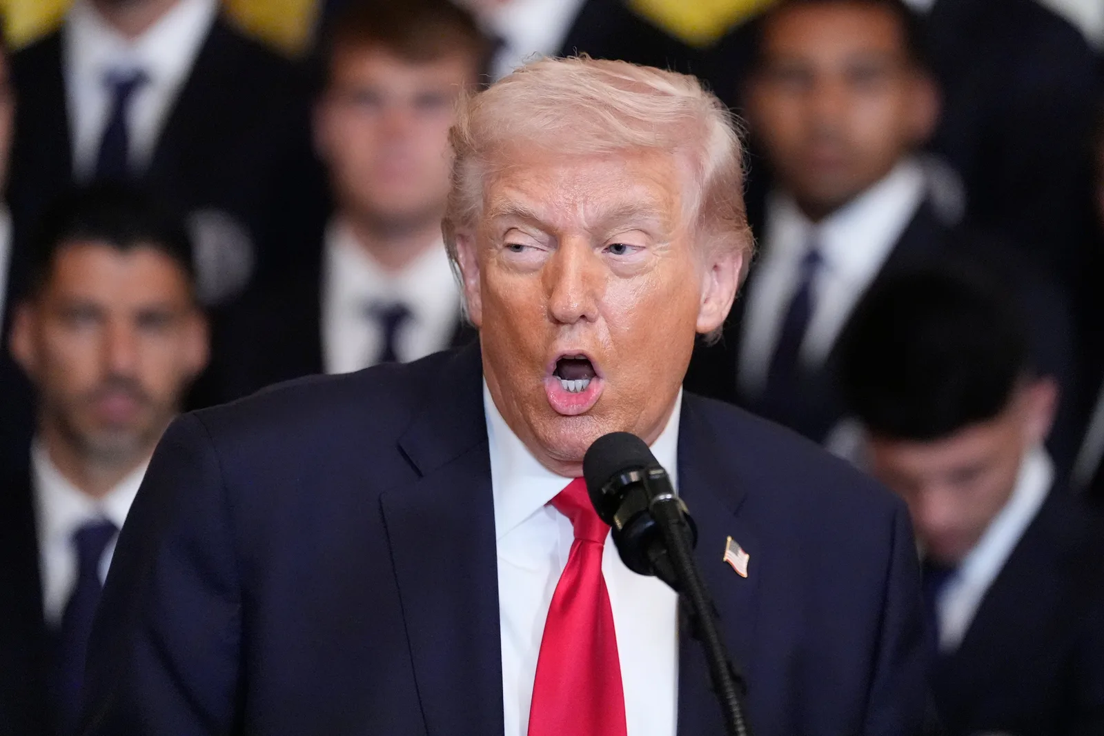 Donald Trump discută despre posibile negocieri cu Cuba.