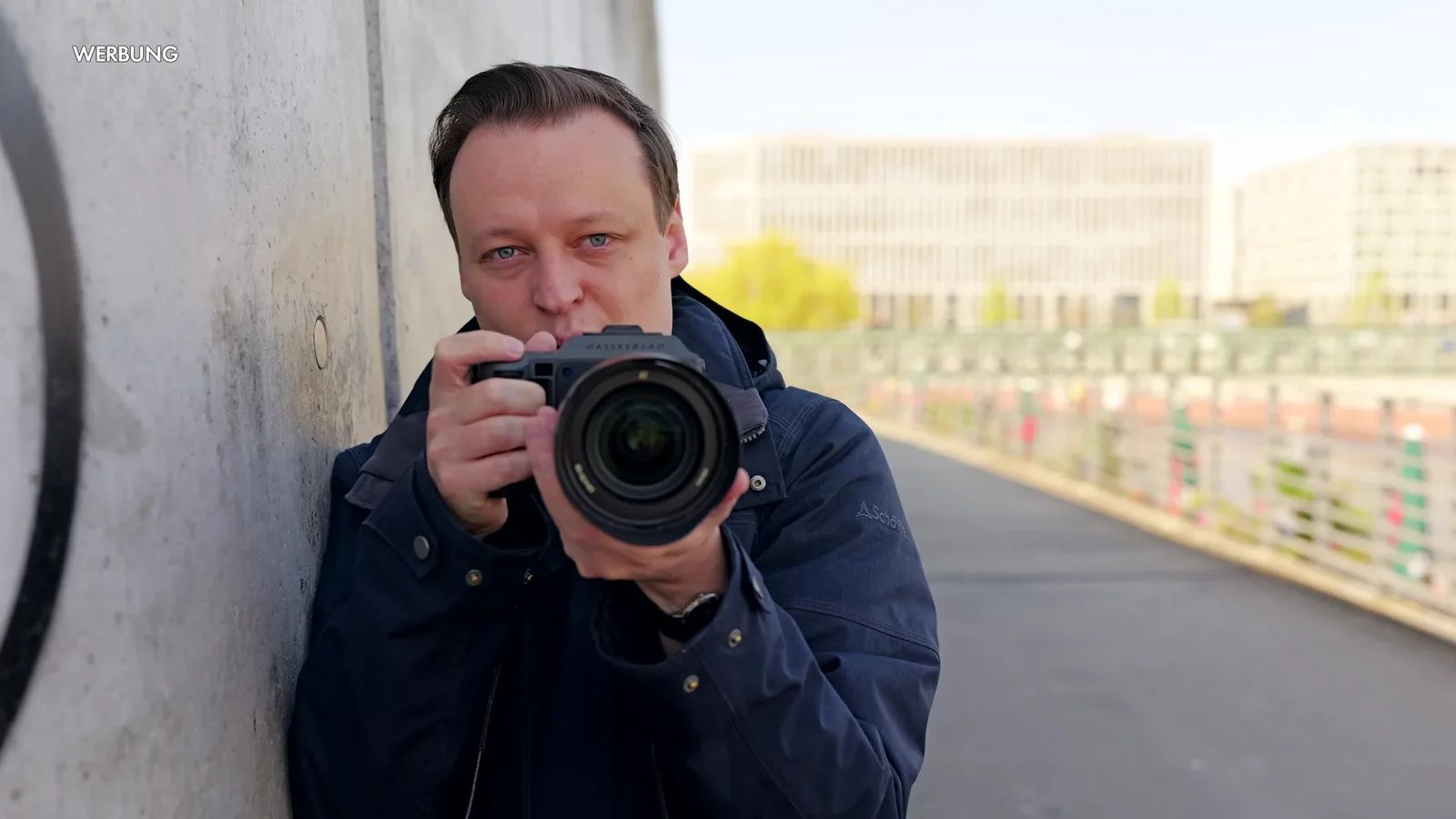 Hasselblad X2D II 100C oferă stabilizare avansată pentru fotografii din mână.