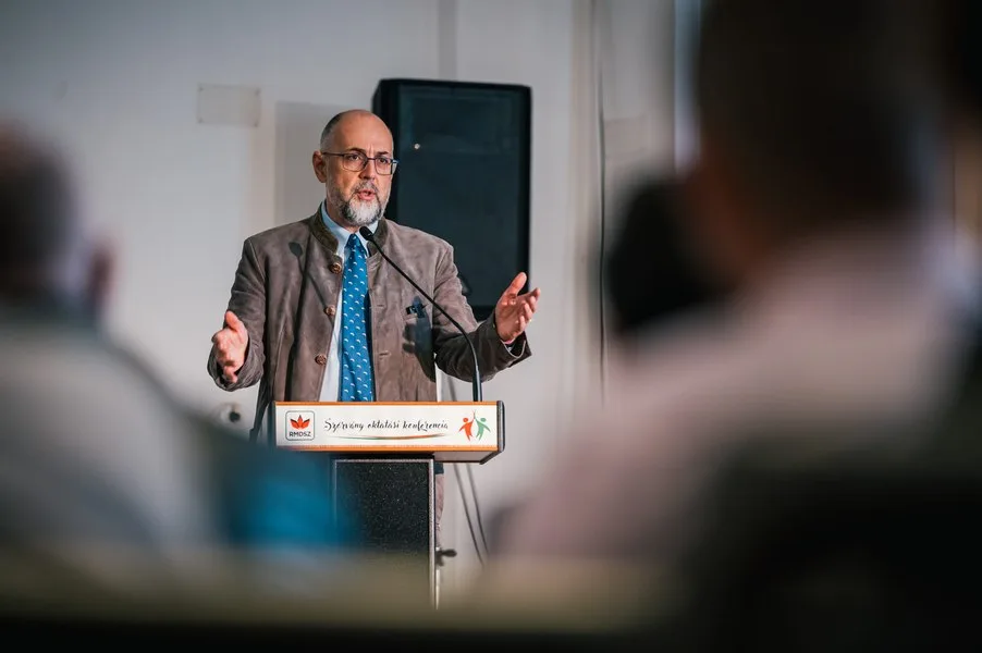Kelemen Hunor discutând despre sprijinul UDMR pentru Guvernul Mureșan.