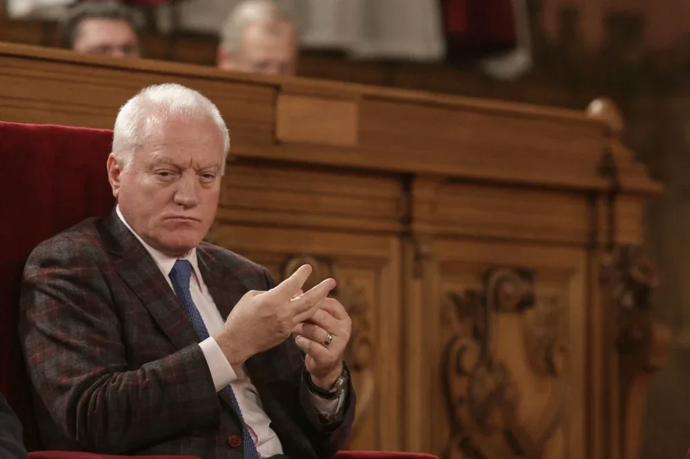Valeriu Stoica discutând despre alianțele politice din Parlamentul României.
