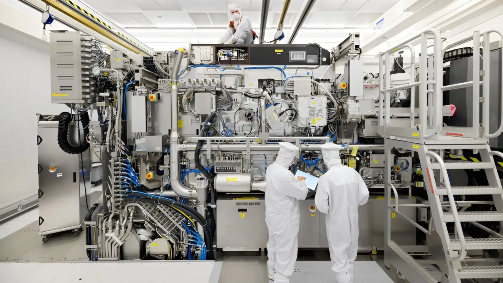 Nou campus industrial ASML la Eindhoven pentru semiconductori.