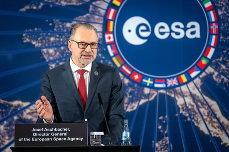 Josef Aschbacher discutând despre misiunile Artemis și colaborarea cu NASA.