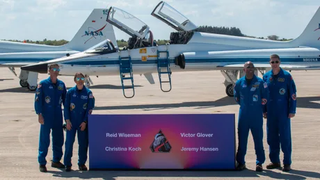 Astronauții Artemis 2 la Kennedy Space Center înainte de lansarea spre Lună.