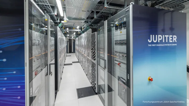 Supercomputerul JUPITER de la Jülich, dedicat simulărilor cuantice avansate.