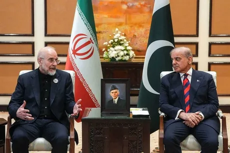 Discuții între oficiali iranieni și pakistanezi despre deblocarea fondurilor și negocieri.