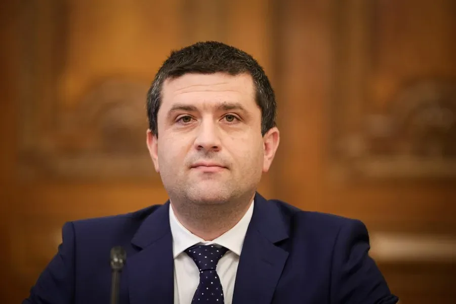Radu Miruță, fost ministru al Apărării, în conferință.