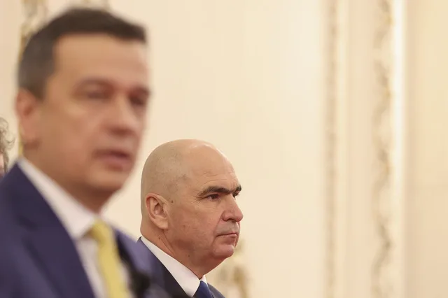 Reprezentanți ai guvernului discutând despre dificultățile financiare recente.