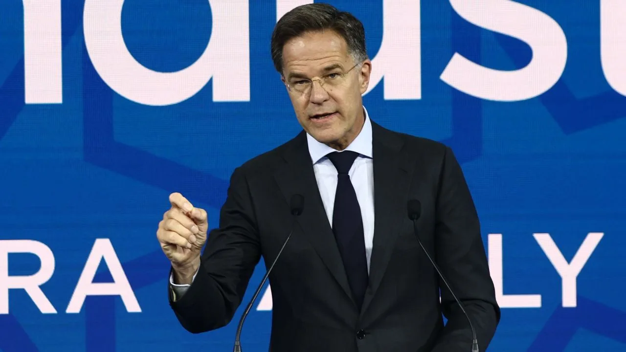 Mark Rutte anunță extinderea flotei NATO de avioane și drone.