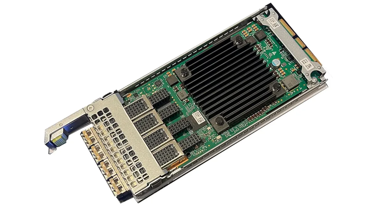 Card hardware pentru compresia datelor în backup-uri eficiente.
