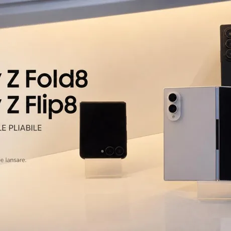 Dispozitive pliabile Samsung expuse într-un magazin din Coreea de Sud.