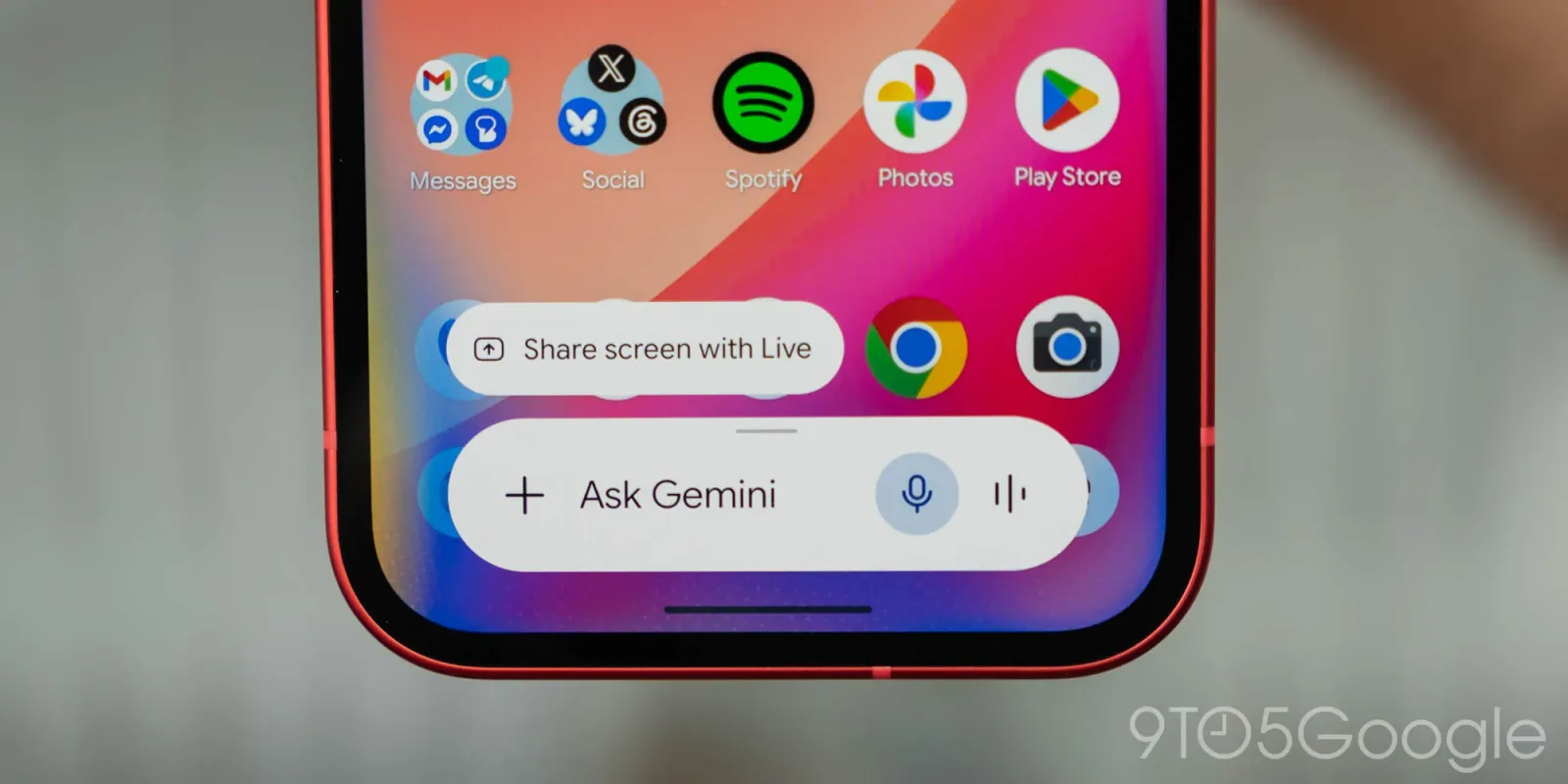 Interfața actualizată a aplicației Google pe Android, cu Dynamic Color.