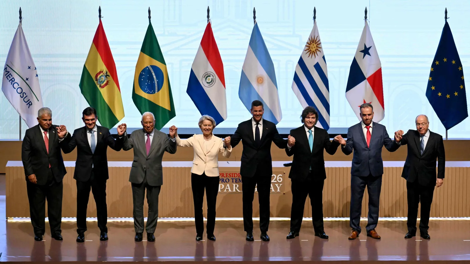 Reprezentanți ai țărilor Mercosur la o ceremonie oficială în Bruxelles.