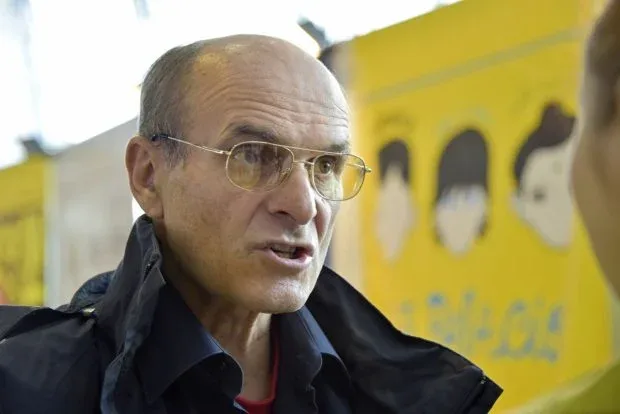 Cristian Tudor Popescu discută despre criza politică din România.