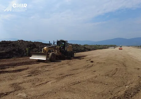 Lucrări de construcție pe lotul Joseni–Ditrău al Autostrăzii A8 în județul Harghita.