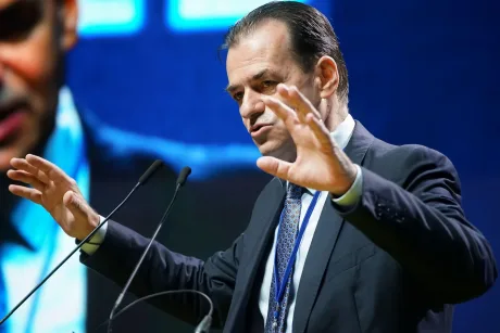 Ludovic Orban susține un discurs la Congresul PNL, discutând despre revenirea în partid.