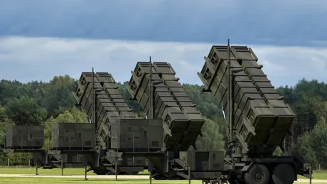 Sisteme de rachete Patriot pregătite pentru utilizare în apărarea aeriană.