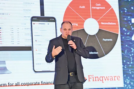 Prezentare despre integrarea serviciilor Finqware și Ebury pentru automatizarea trezoreriei.