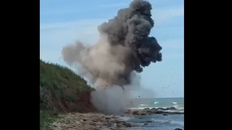 Explozia unei mine marine pe plaja dintre Vama Veche și 2 Mai.