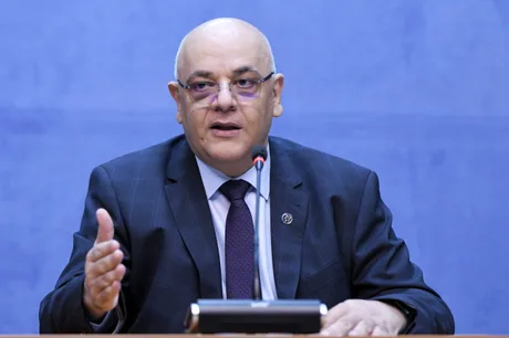 Raed Arafat discută despre creșterea vârstei de pensionare în sistemul militar.
