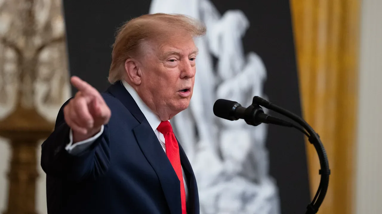 Donald Trump discutând despre importurile de motorină din Rusia.