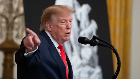 Donald Trump discutând despre importurile de motorină din Rusia.