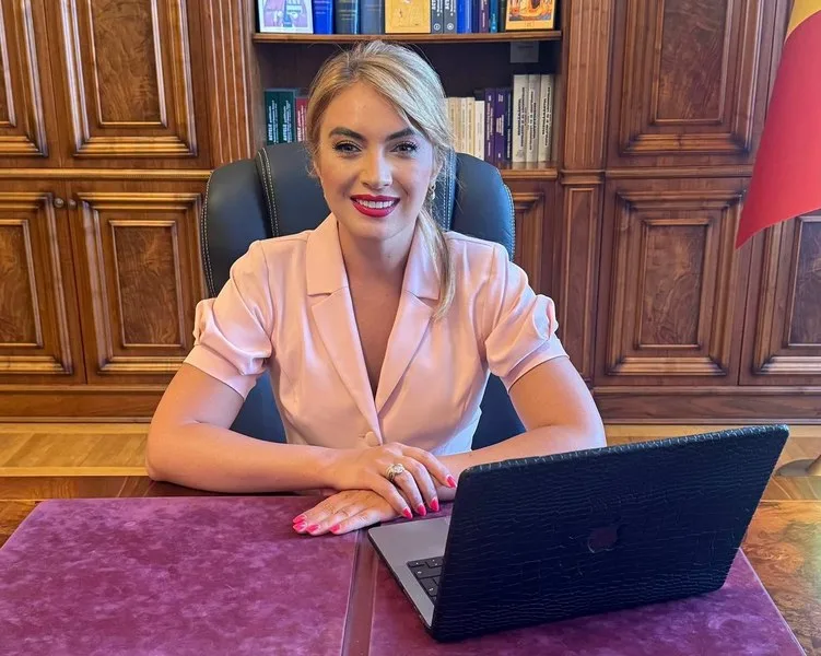 Silvia Uscov anunță demisia din AUR, invocând diferențe de valori.