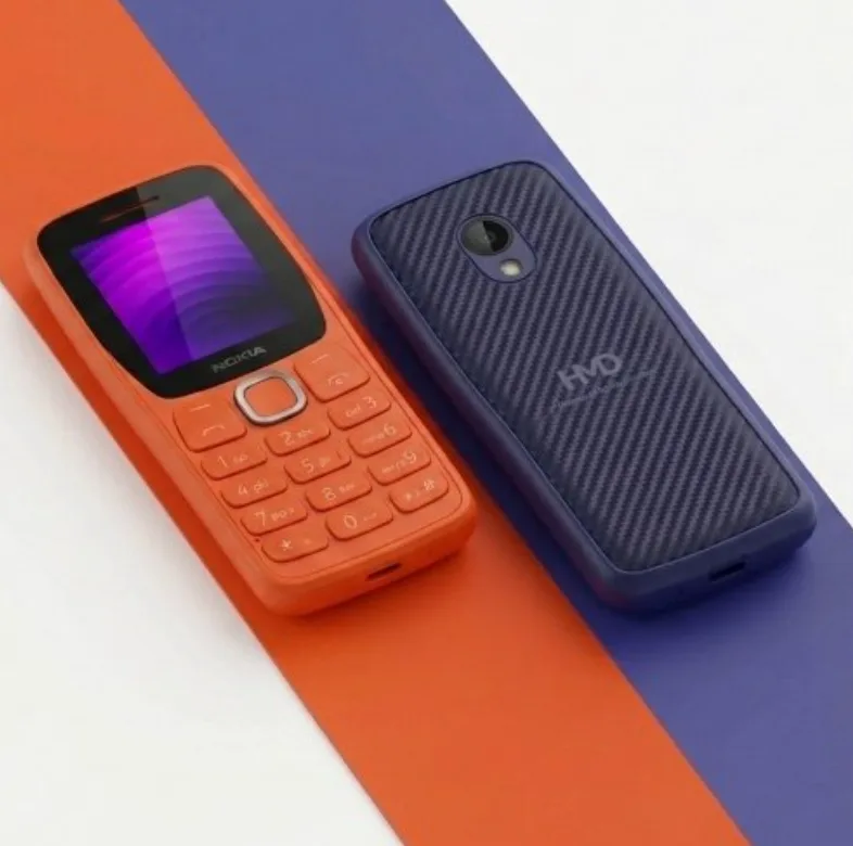 Nokia 102 4G, un telefon funcțional cu design modern și culori vibrante.