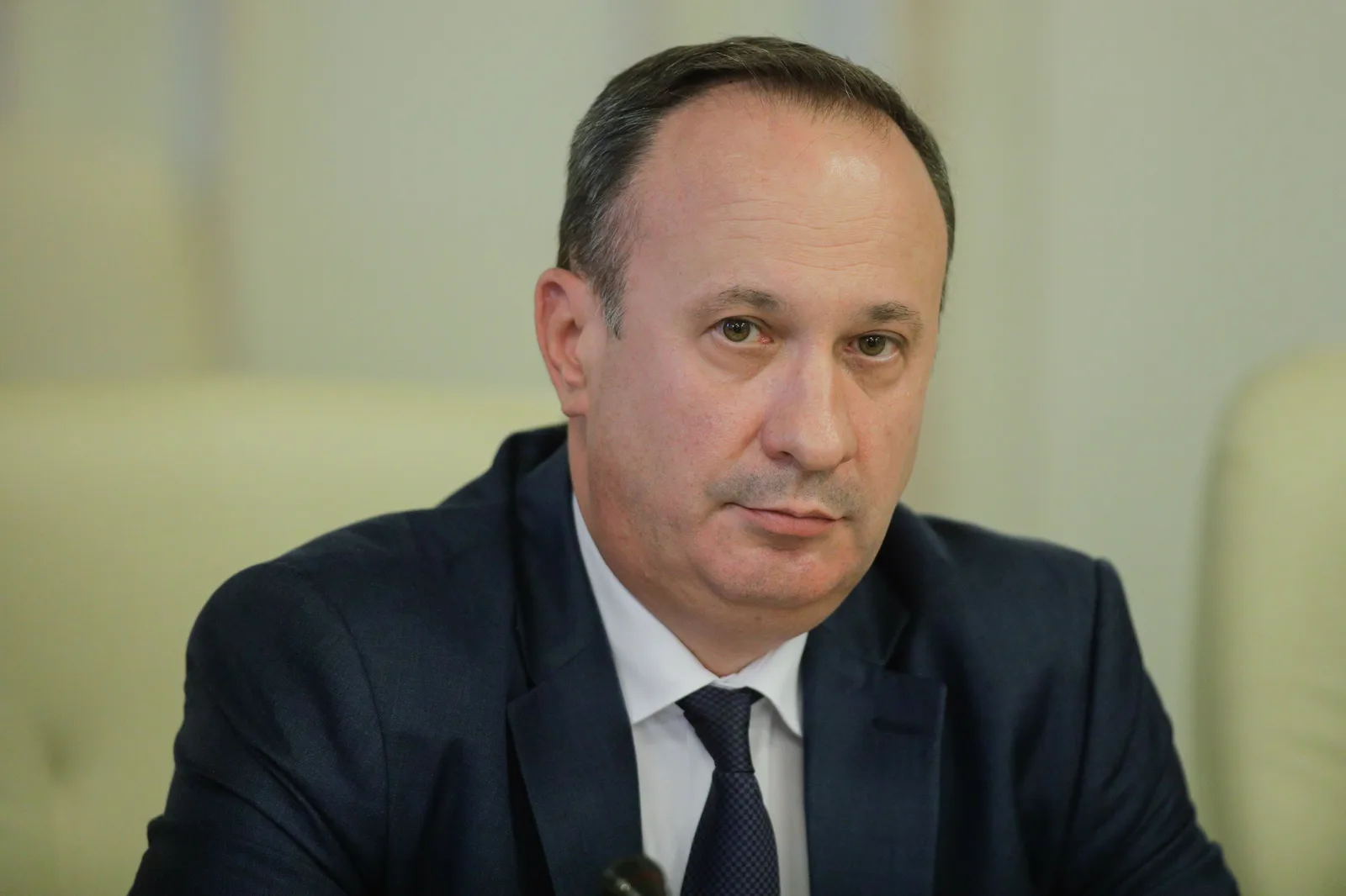 Adrian Câciu discută despre formarea unui guvern majoritar în România.