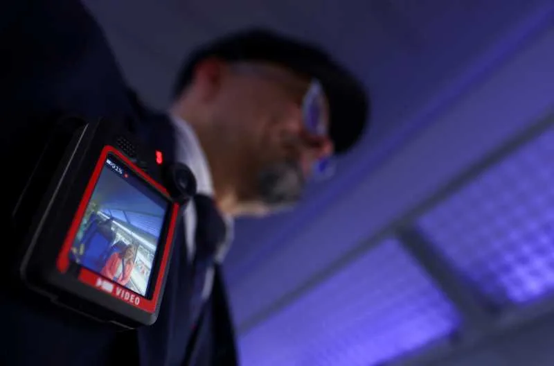 Camere video de corp pentru siguranța angajaților Deutsche Bahn.
