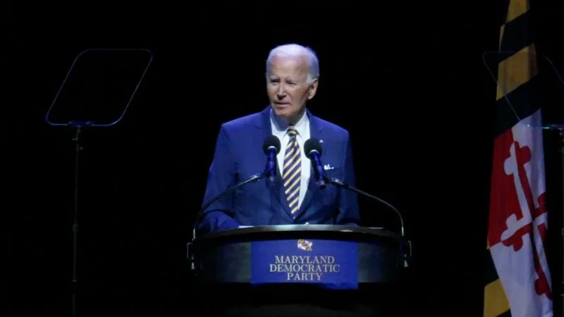 Joe Biden susține un discurs la un eveniment de strângere de fonduri în Maryland.