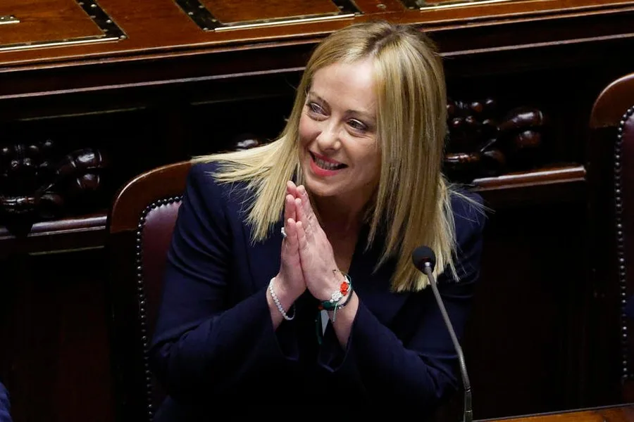 Giorgia Meloni discută despre cheltuielile de apărare ale Italiei în Parlament.