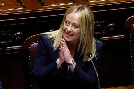 Giorgia Meloni discută despre cheltuielile de apărare ale Italiei în Parlament.