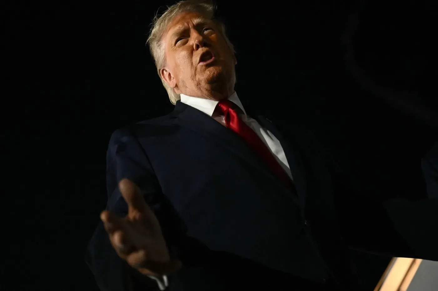 Reacția publicului la apariția lui Trump la meciul NBA.
