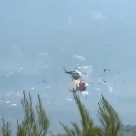 Coliziune între două elicoptere în Attica, provocând tragedie în timpul intervenției la incendii.