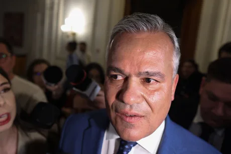 Adrian Veștea discută despre negocierile pentru învestirea Guvernului.