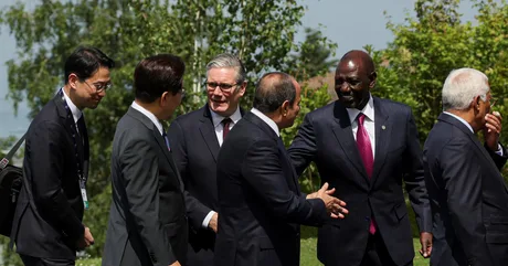 Liderii G7 discută despre datoriile țărilor în dezvoltare la summitul din Franța.