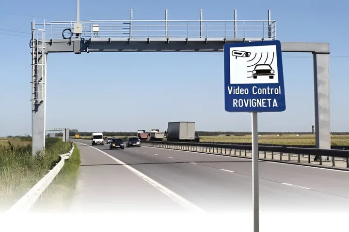 Semn de control video pentru rovinietă pe autostradă.