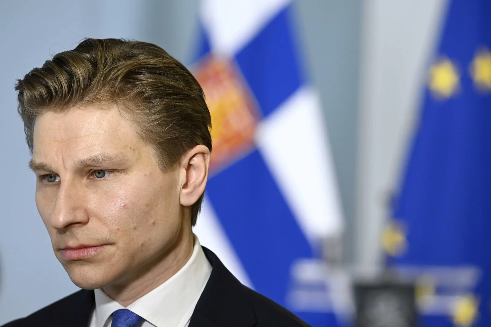 Ministrul Apărării finlandez discutând despre schimbările legislative privind armele nucleare.