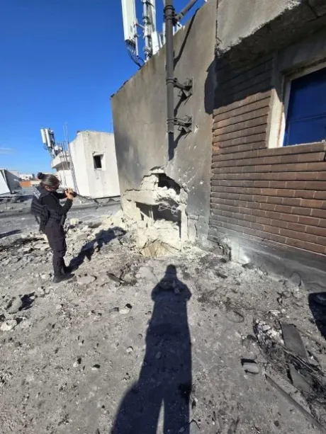 Deteriorarea unui bloc din Galați după prăbușirea unei drone rusești.