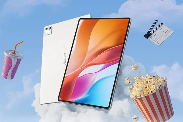 Tableta ASUS Pad T3201M5A plutește printre nori, înconjurată de obiecte multimedia.
